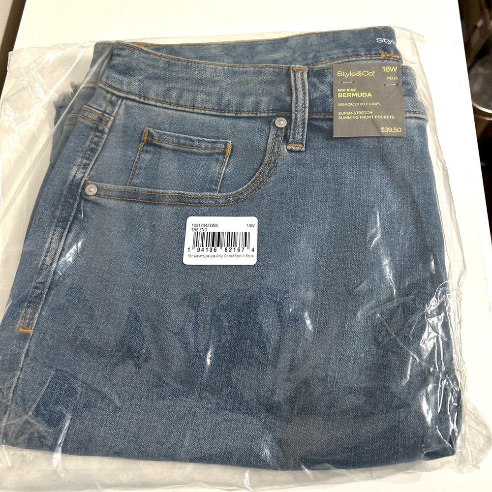 NWT Women’s Plus Size Denim Bermuda Shorts - Picture 3 of 5